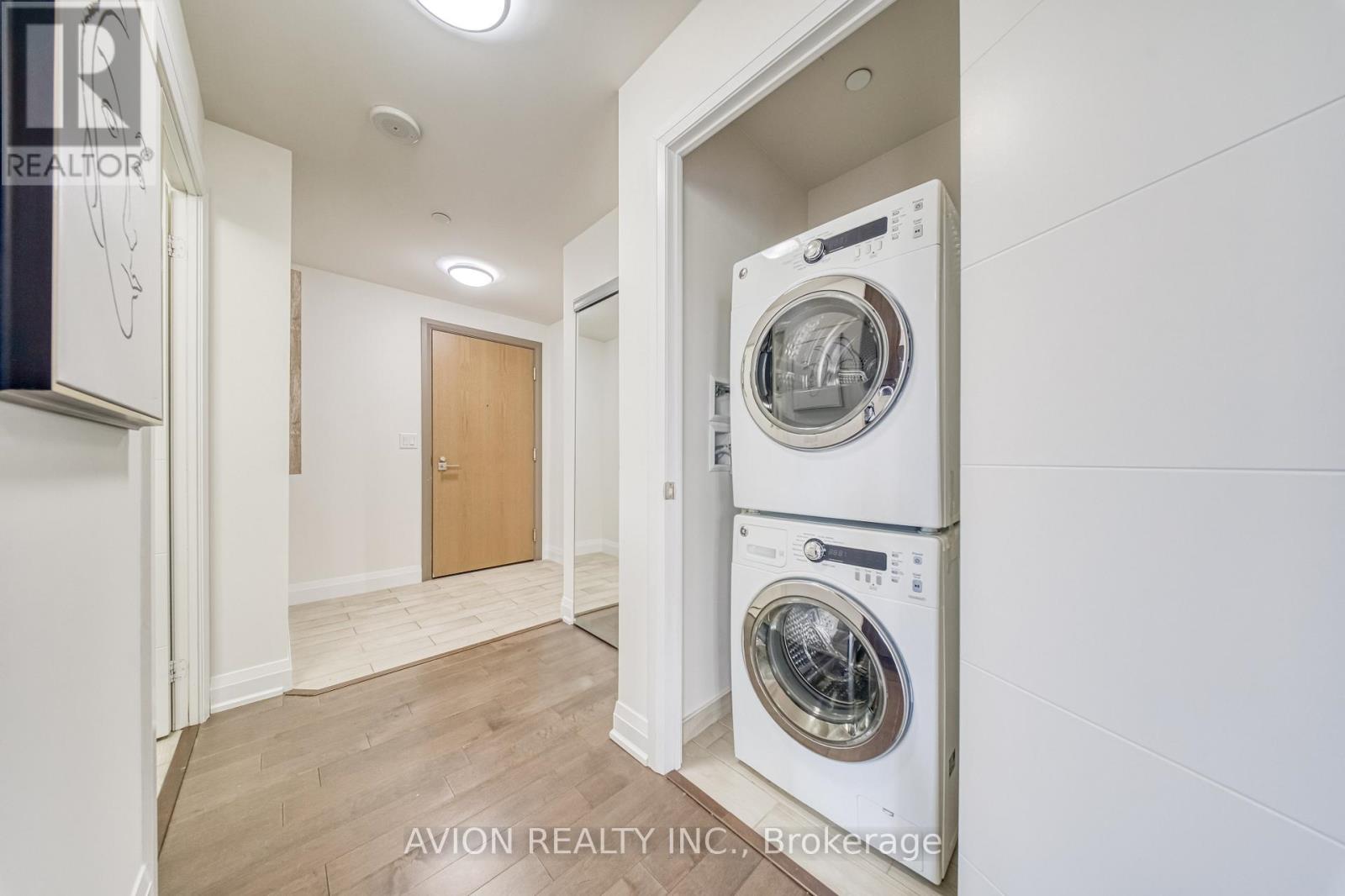 #217 28 UPTOWN DRIVE - 31