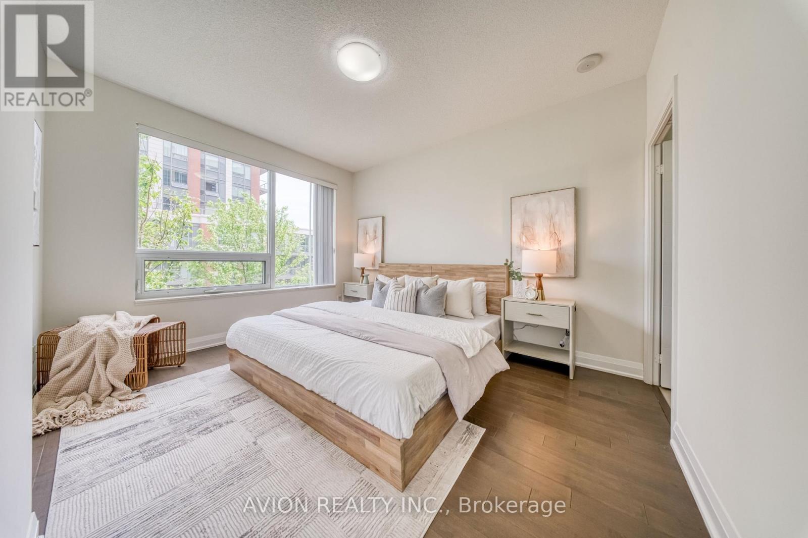 #217 28 UPTOWN DRIVE - 21