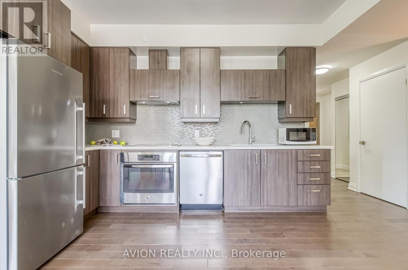 #217 28 UPTOWN DRIVE - 7