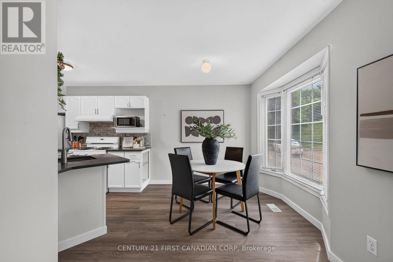 #55 70 CHAPMAN COURT - 17