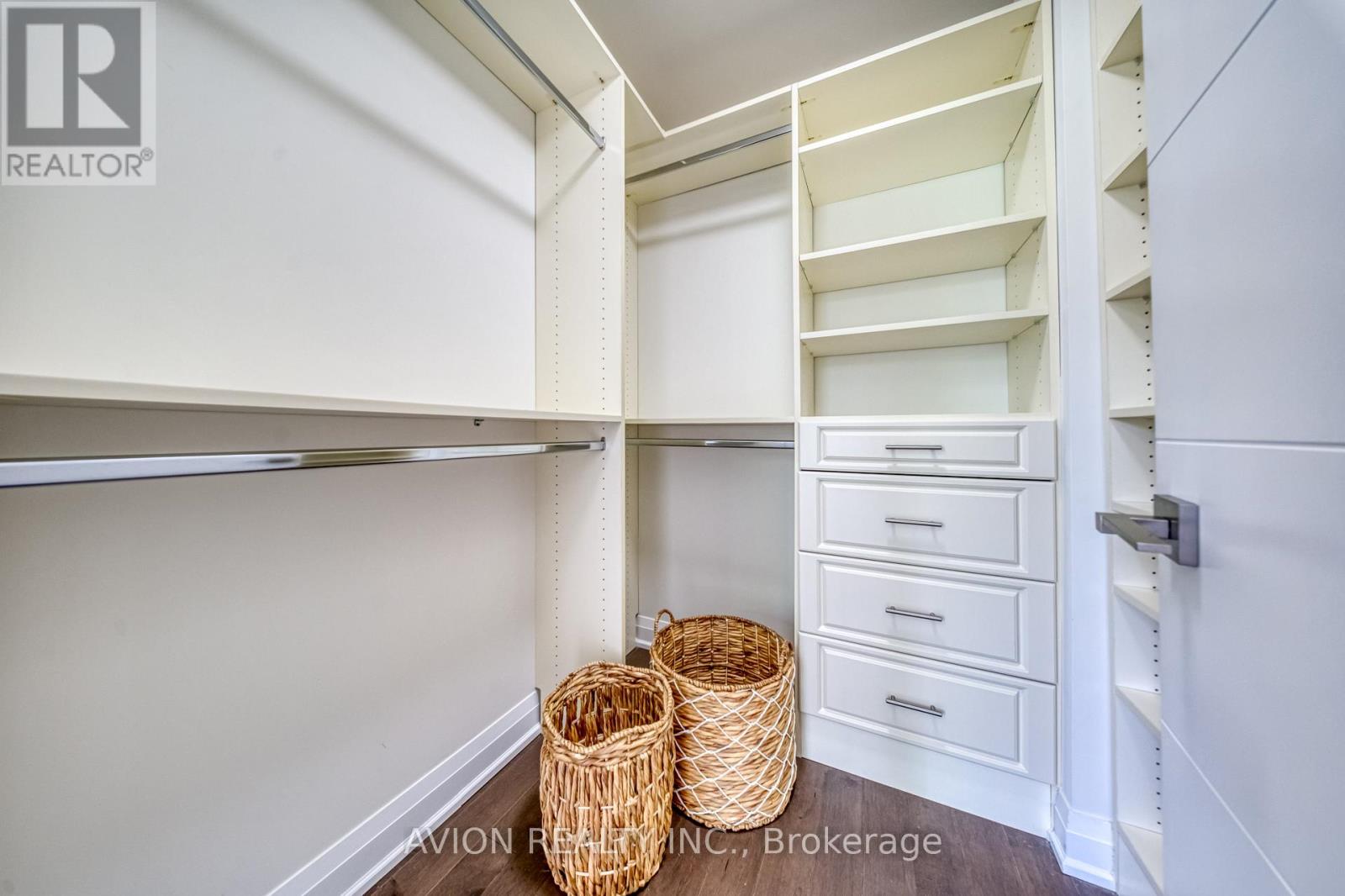 #217 28 UPTOWN DRIVE - 25