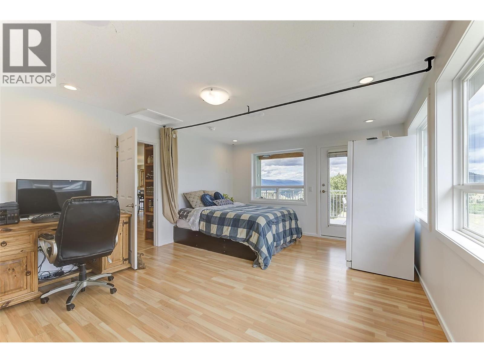 2139 Amundsen Road - 34