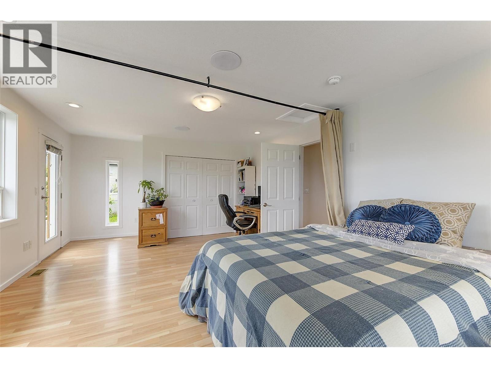 2139 Amundsen Road - 35
