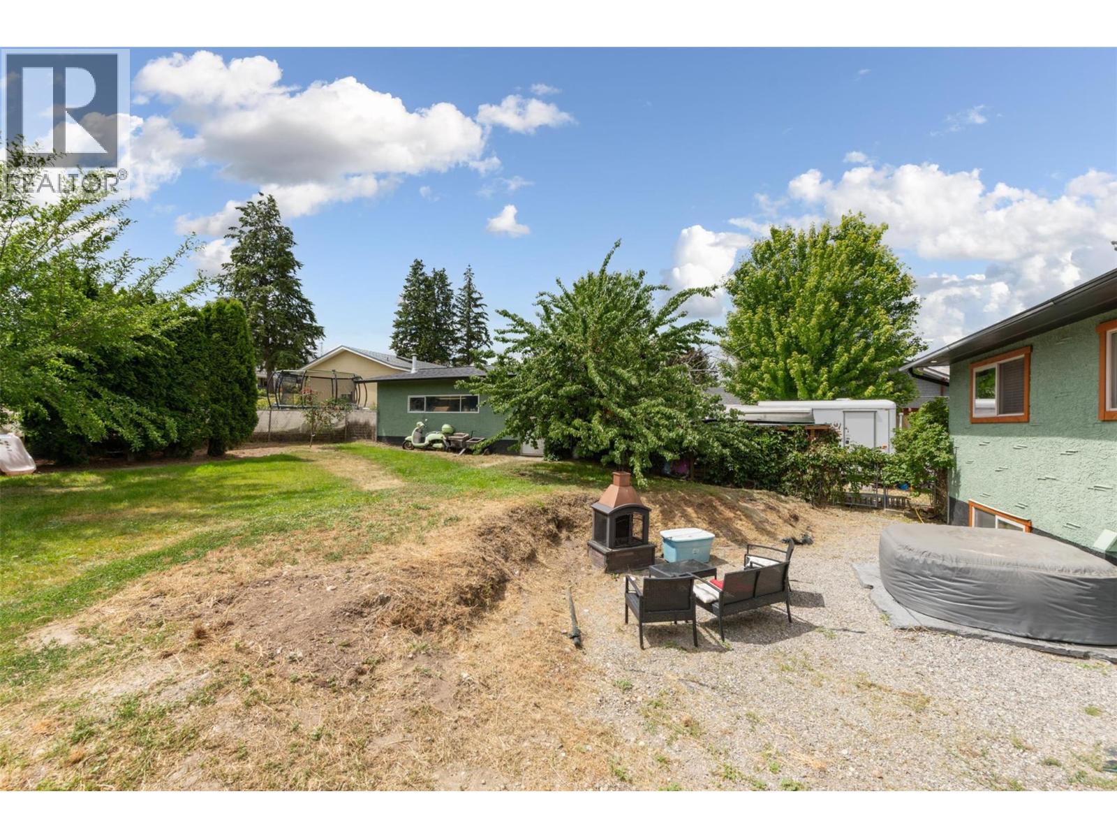 2139 Amundsen Road - 37