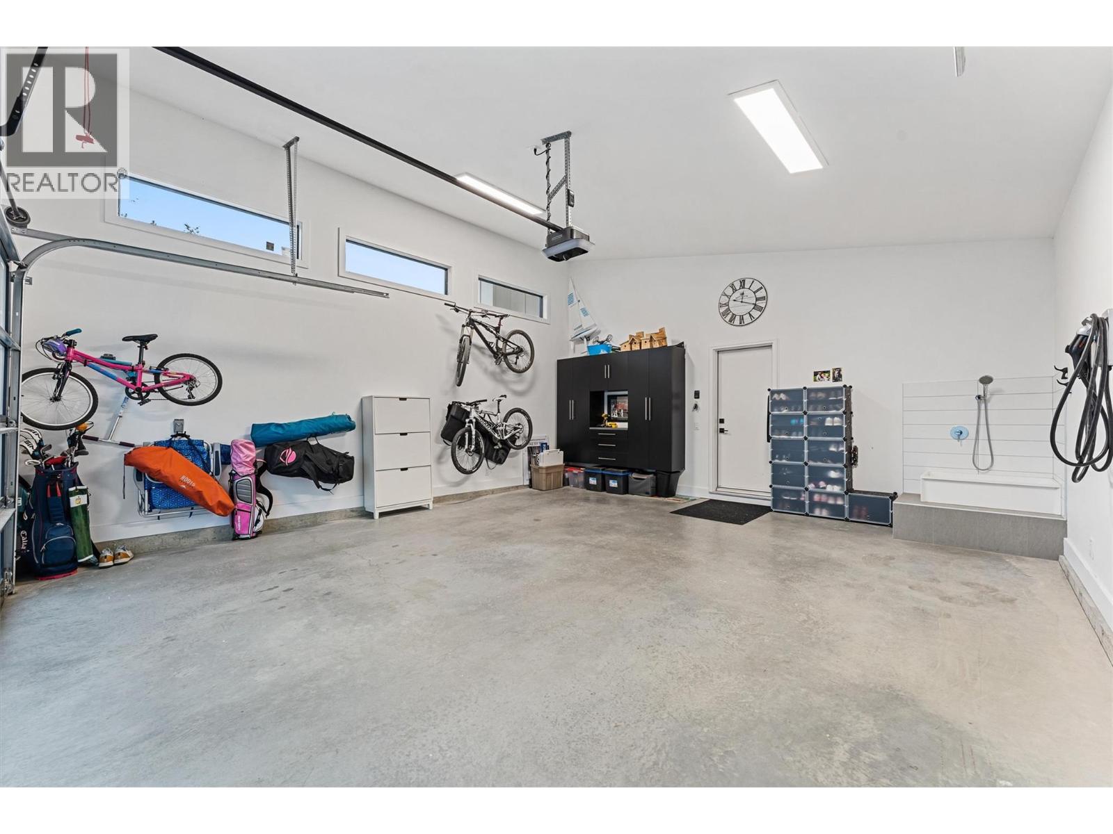 10325 Long Road, Lake Country