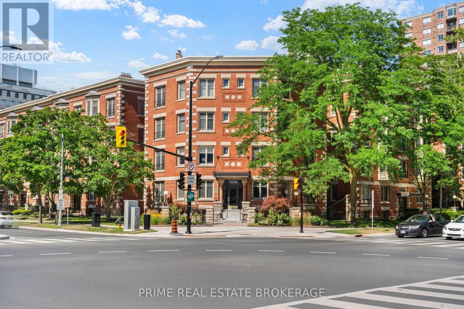 #304 460 WELLINGTON STREET - 1