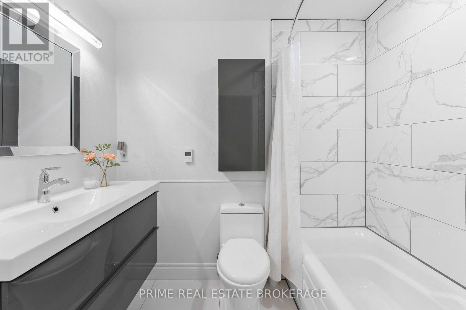 #304 460 WELLINGTON STREET - 27