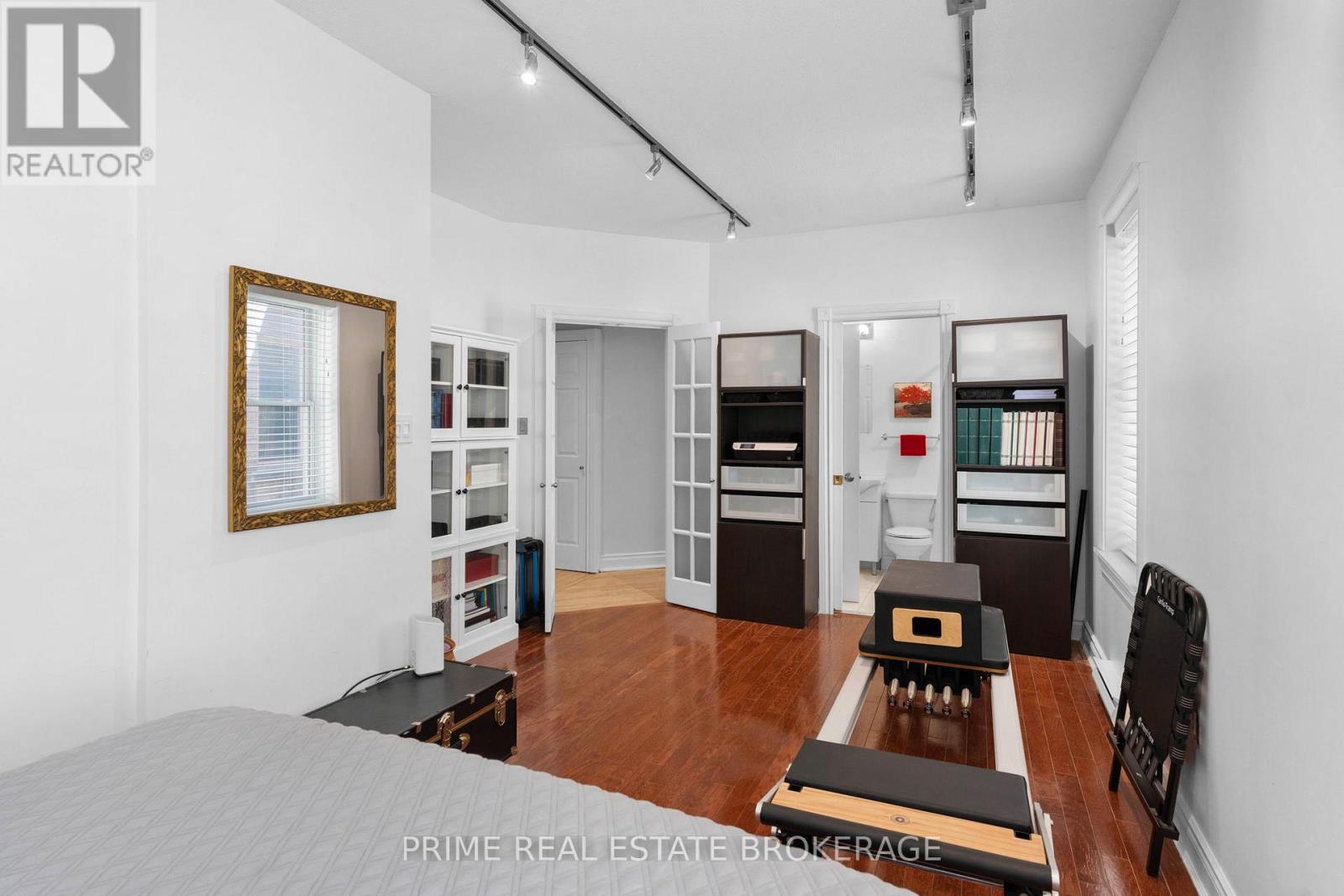 #304 460 WELLINGTON STREET - 23