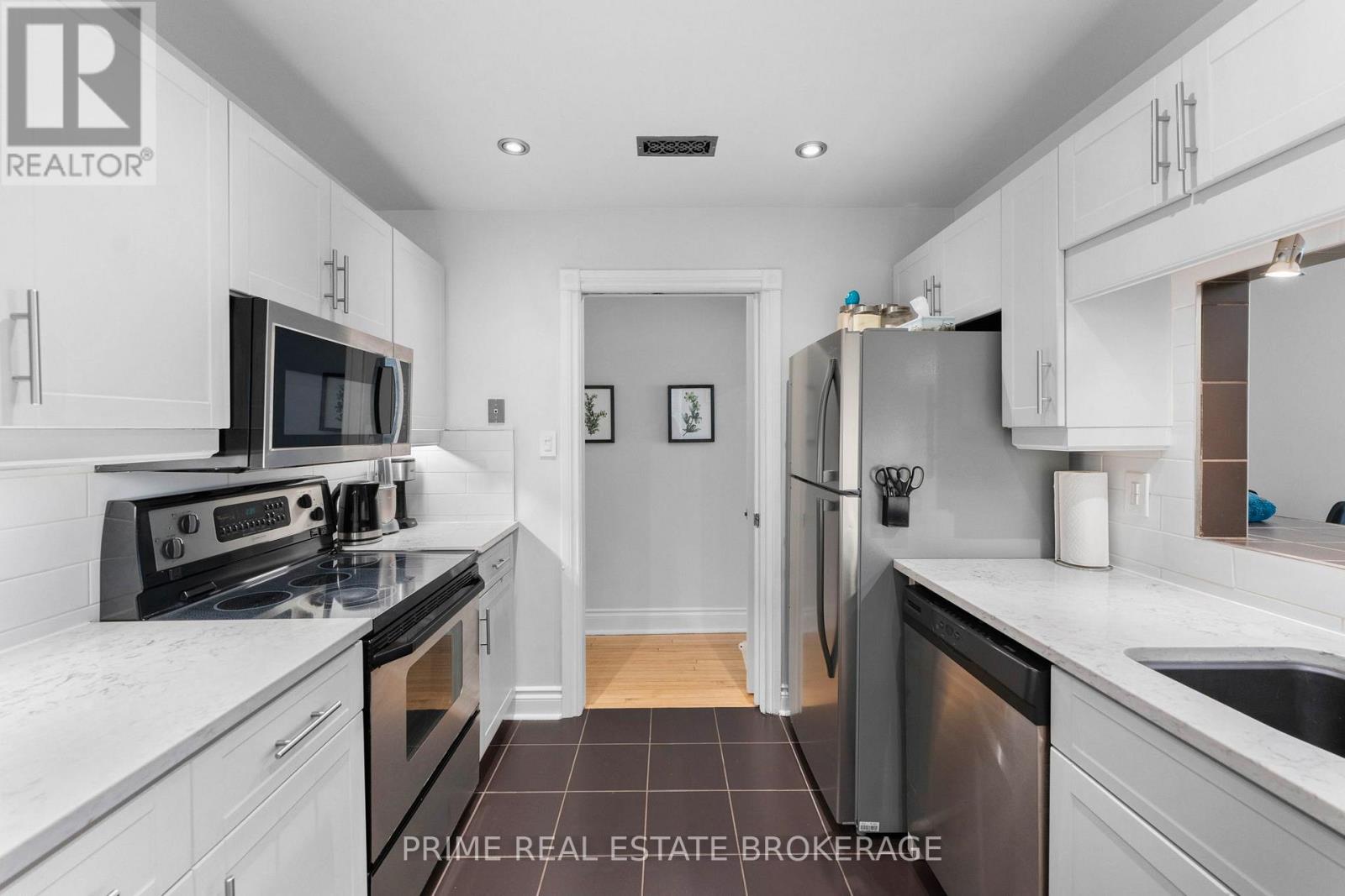 #304 460 WELLINGTON STREET - 8