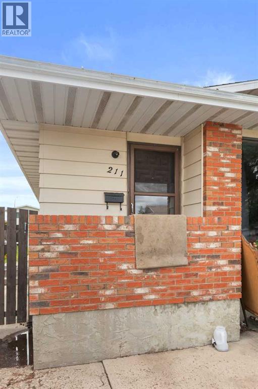 211 Ross Glen Drive SE - photo 2