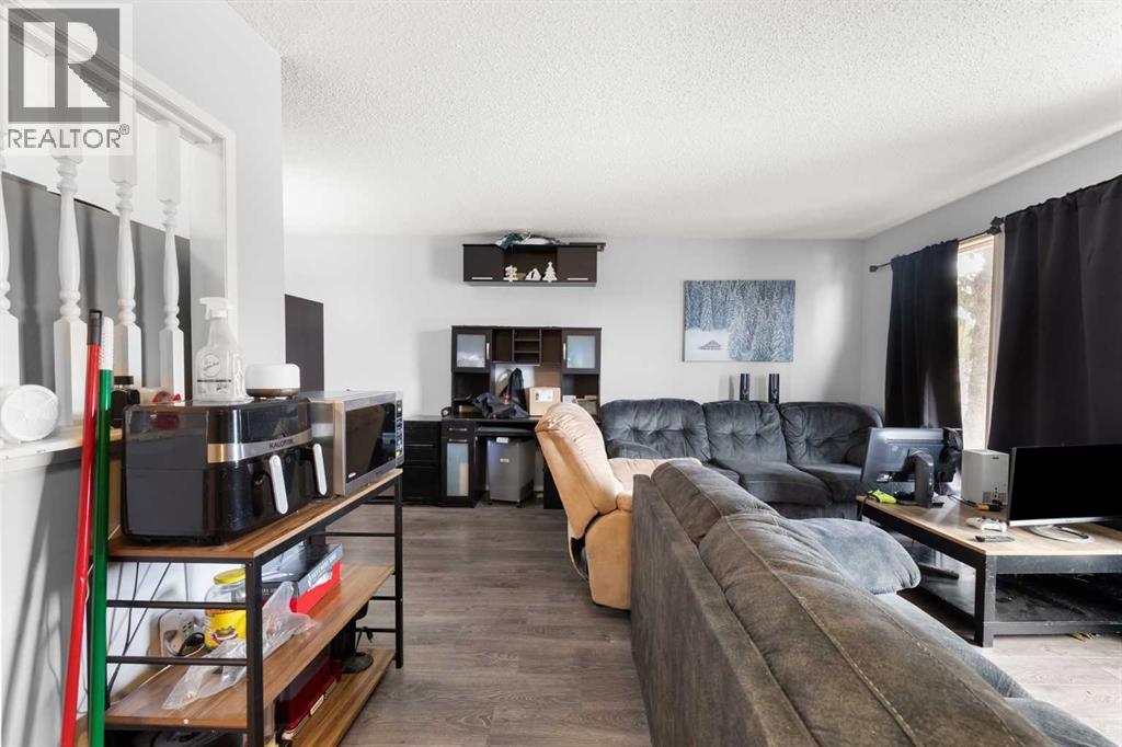 211 Ross Glen Drive SE - photo 4