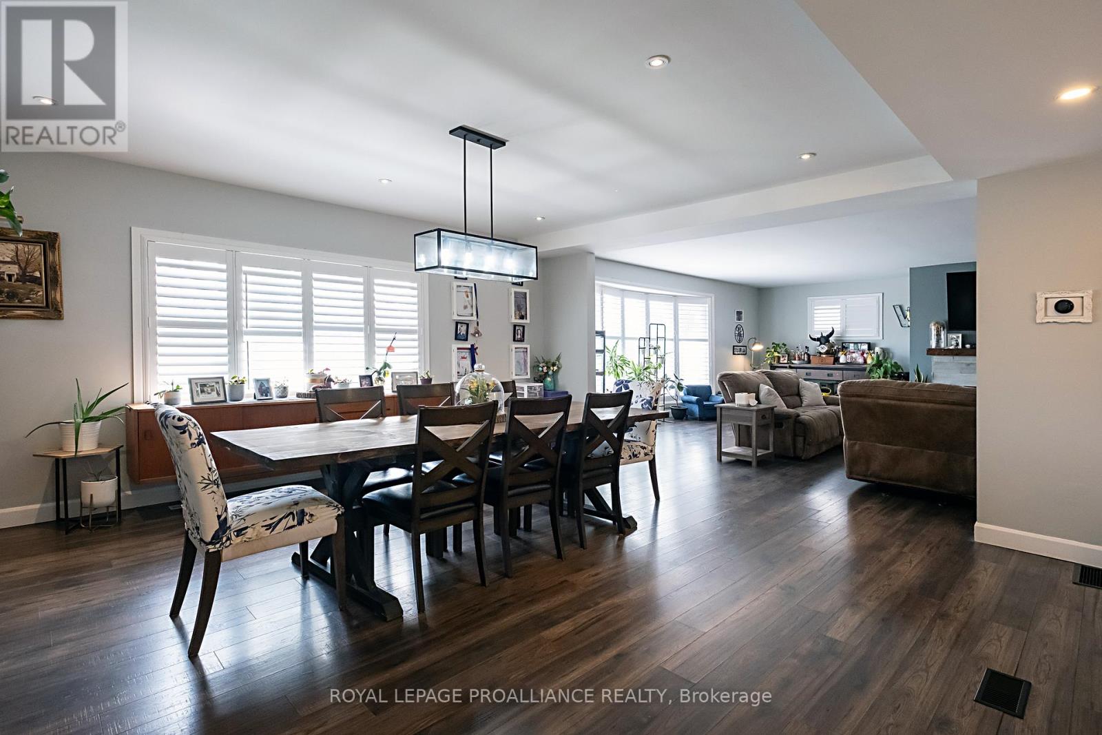 306 DUNDAS STREET W - 16