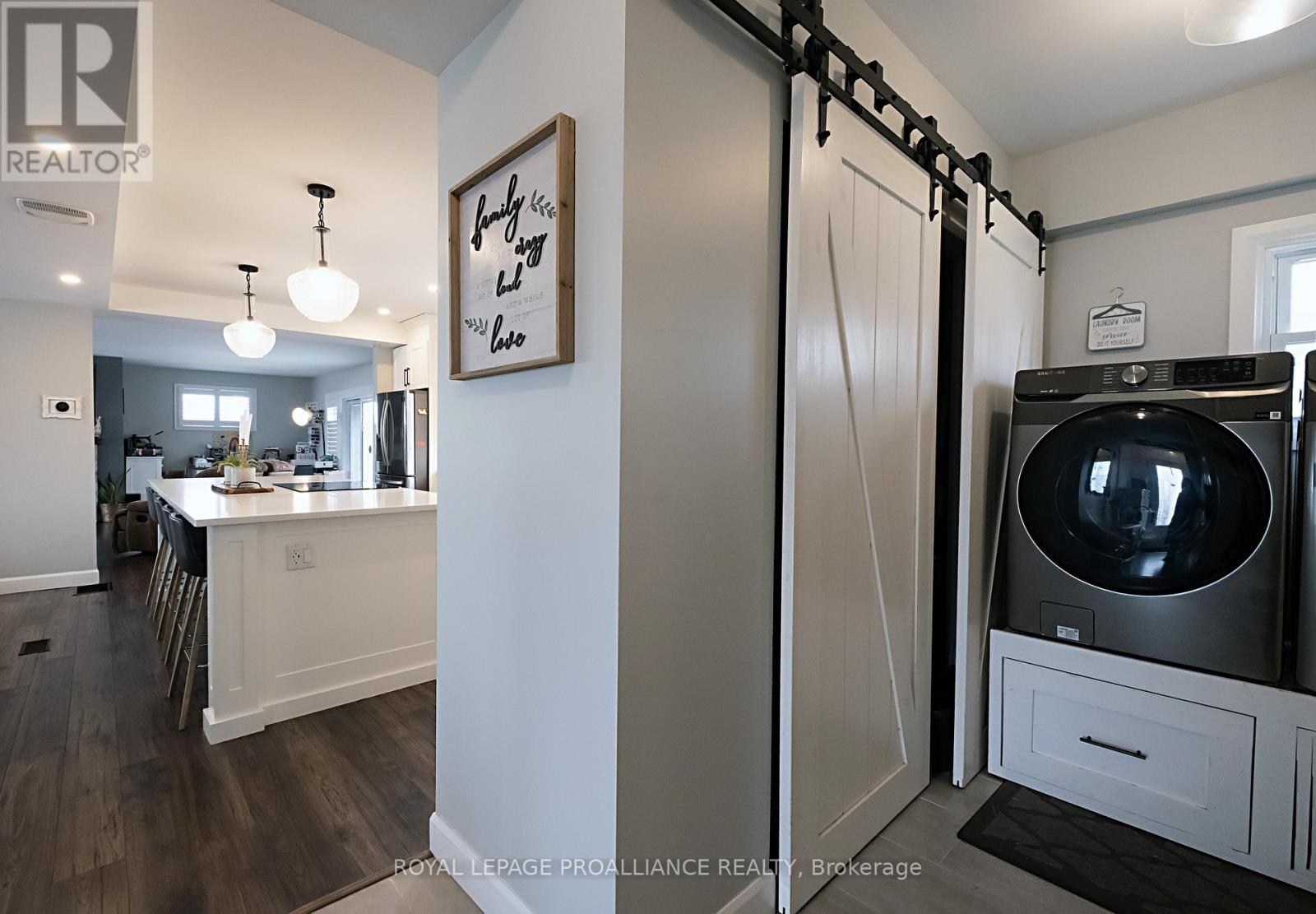 306 DUNDAS STREET W - 21