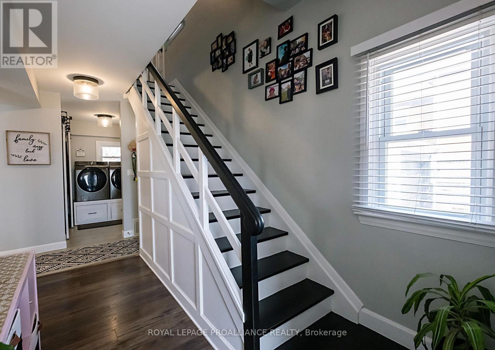 306 DUNDAS STREET W - 7