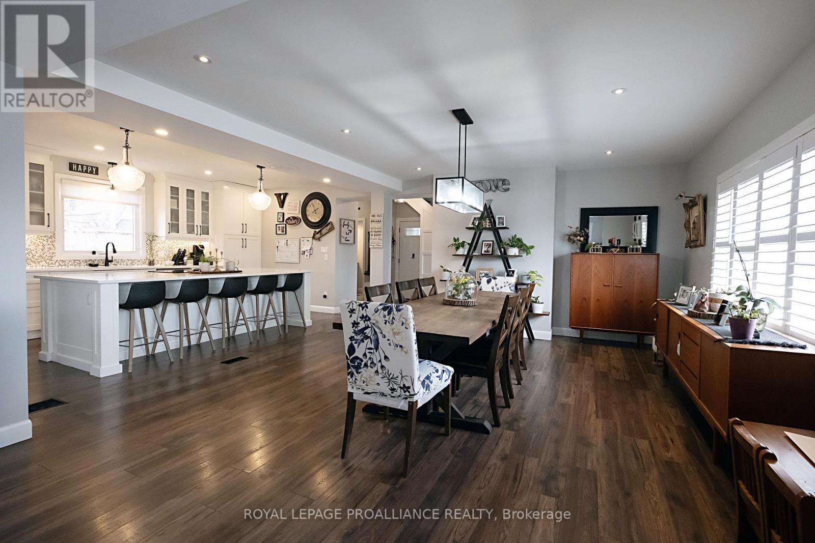 306 DUNDAS STREET W - 12