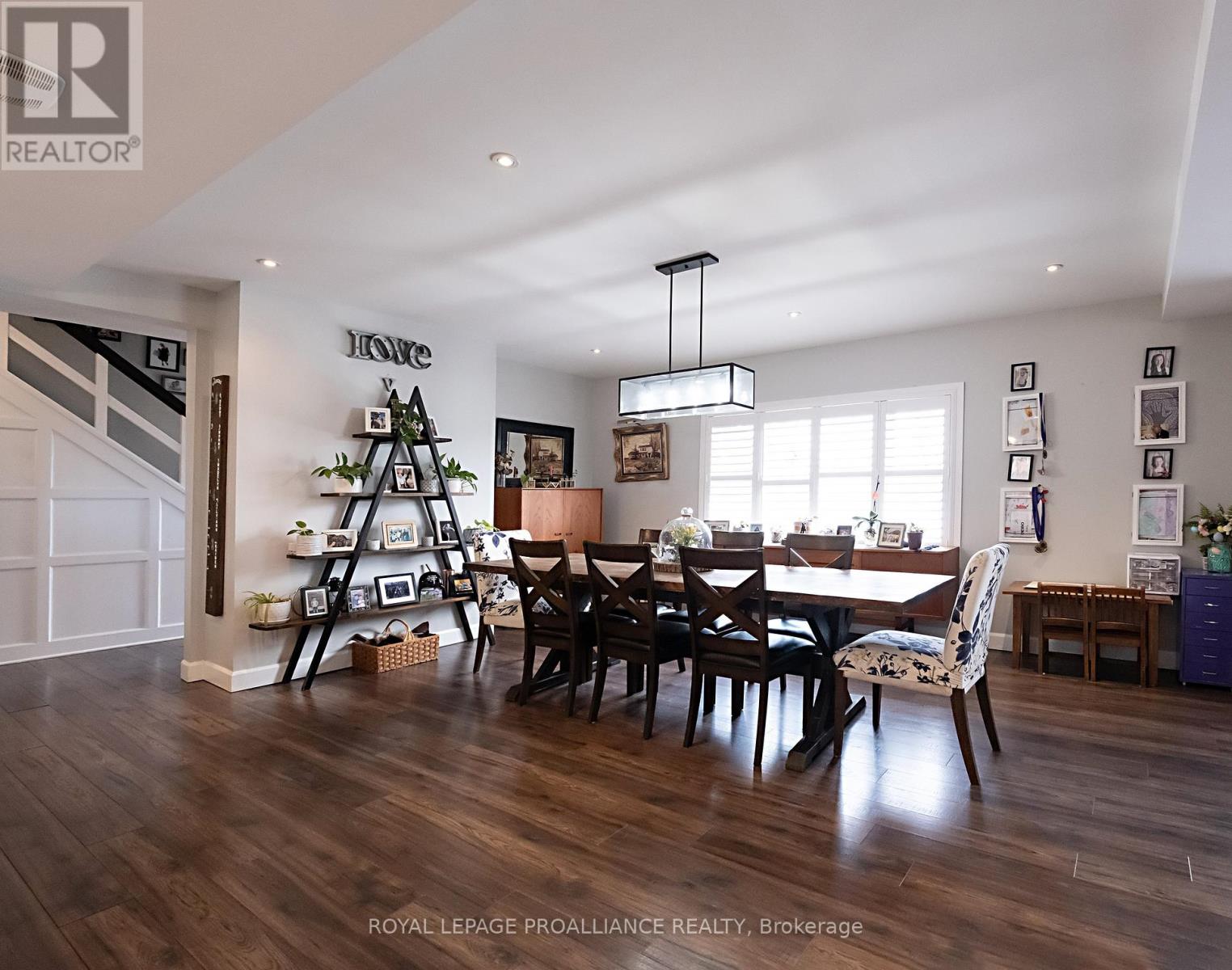 306 DUNDAS STREET W - 13