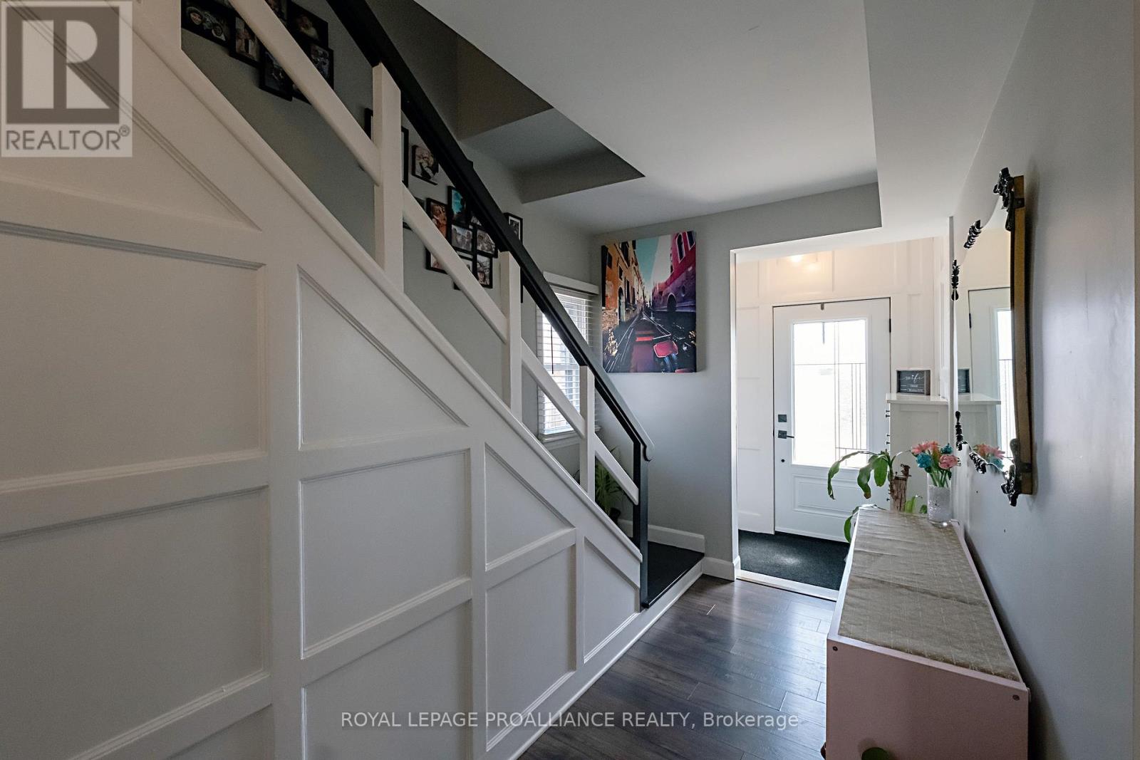 306 DUNDAS STREET W - 24