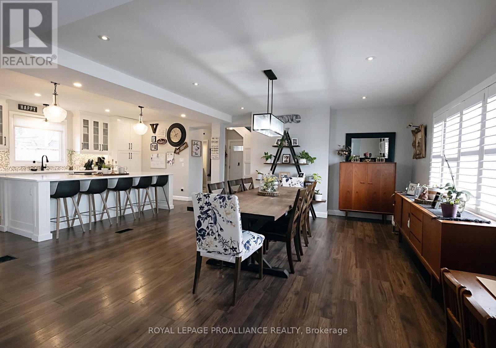 306 DUNDAS STREET W - 20