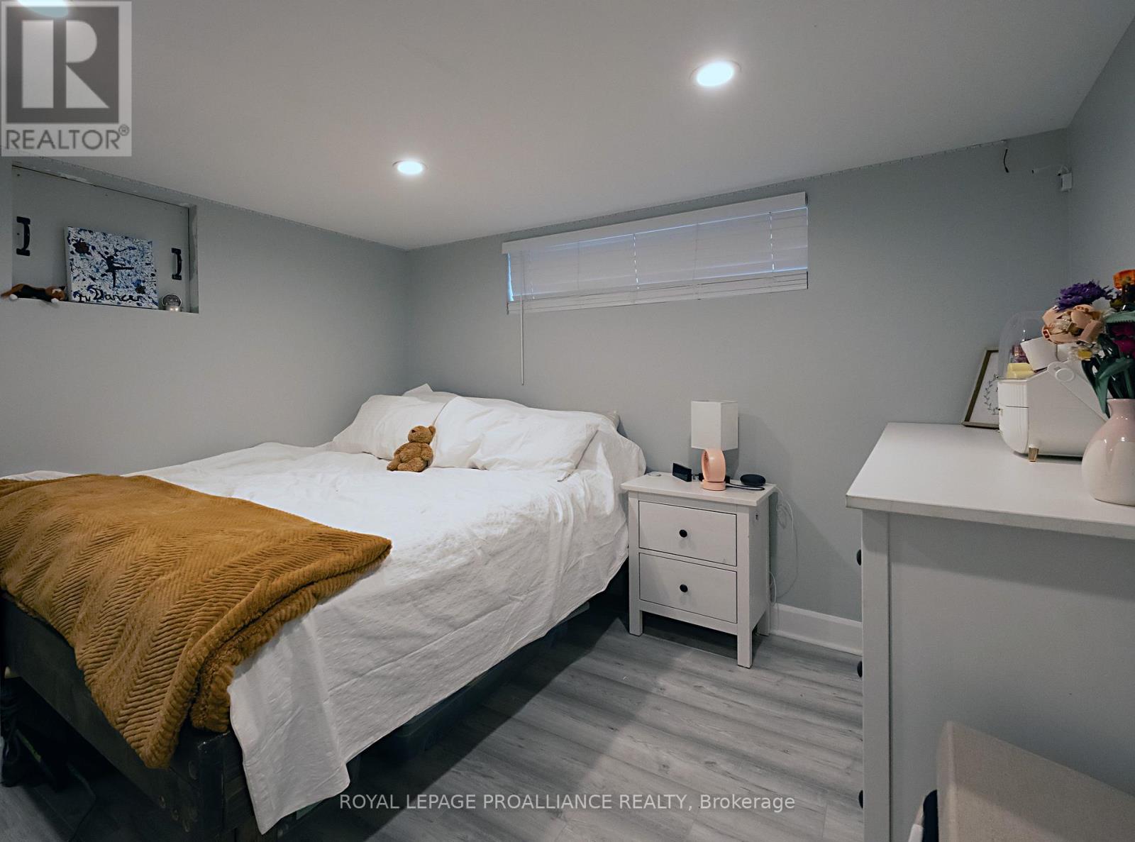 306 DUNDAS STREET W - 31