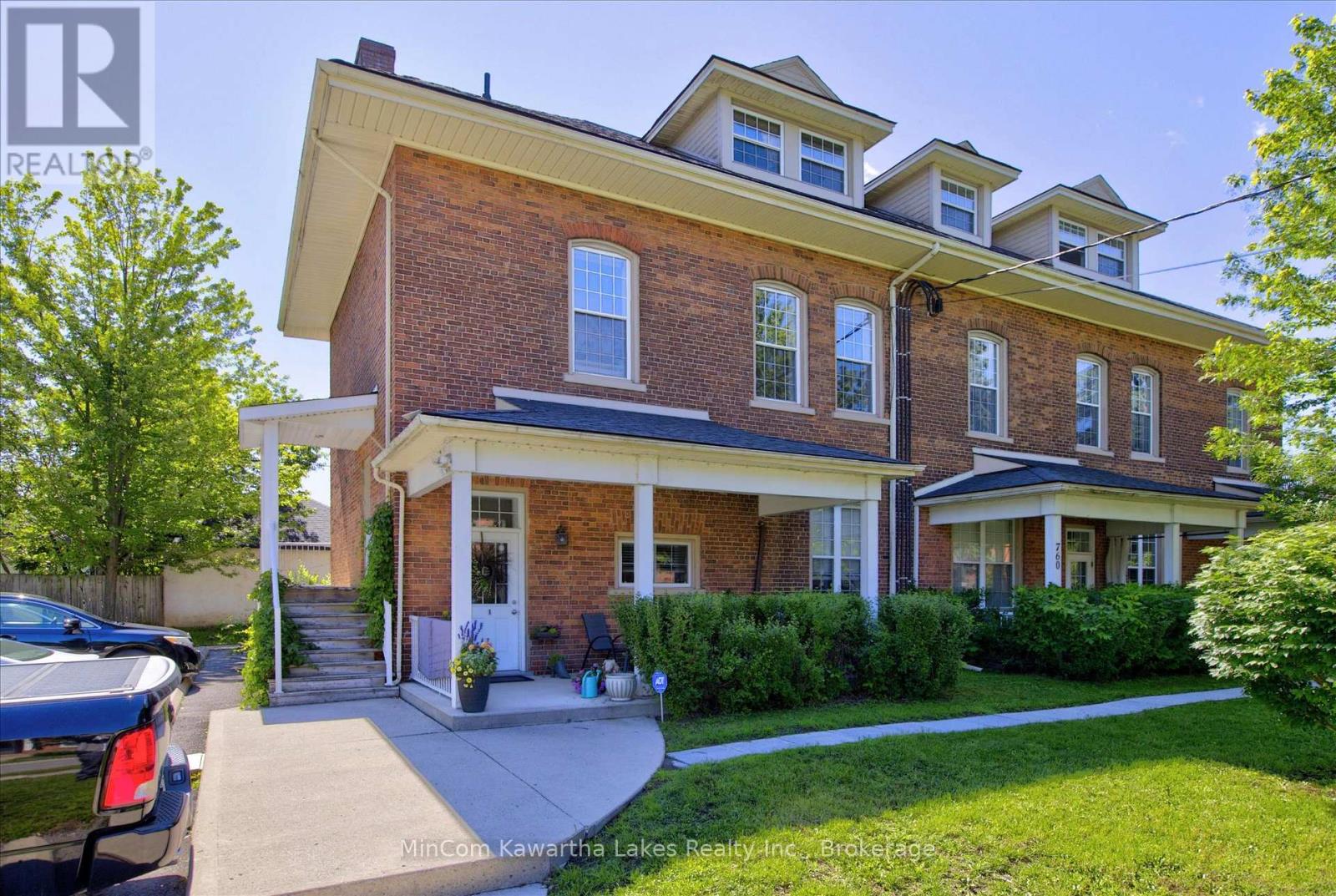 #4 760 GEORGE STREET N - 3