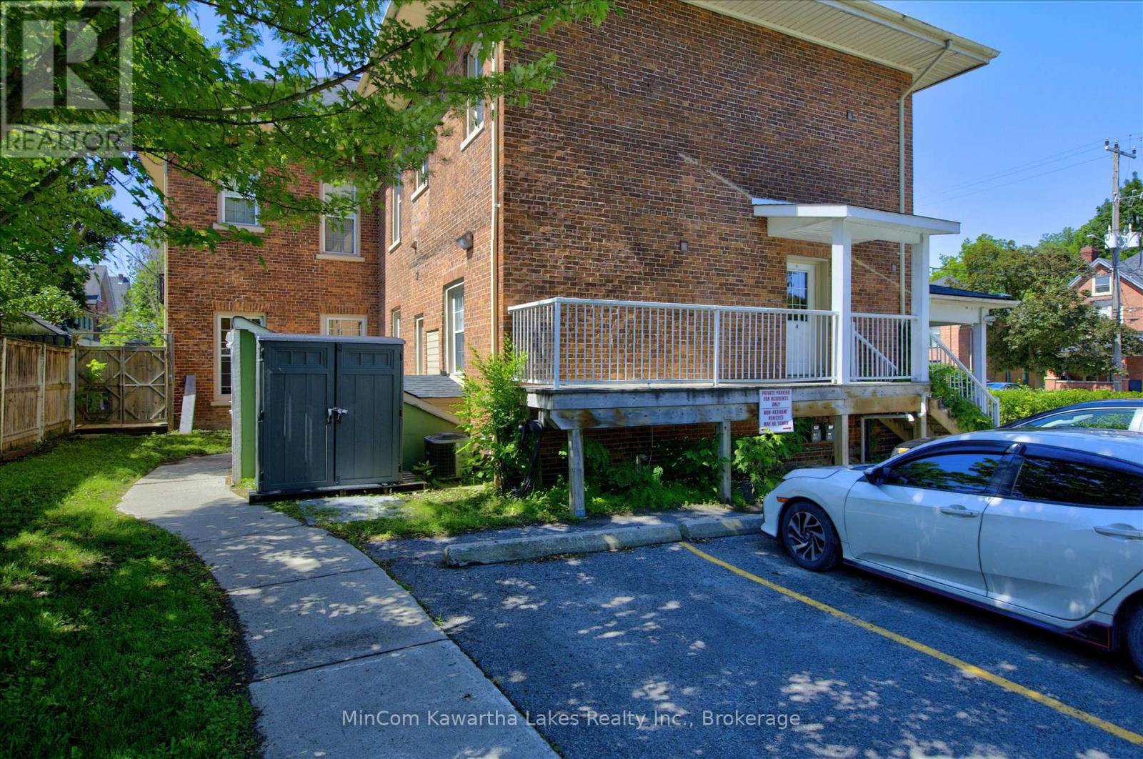 #4 760 GEORGE STREET N - 40
