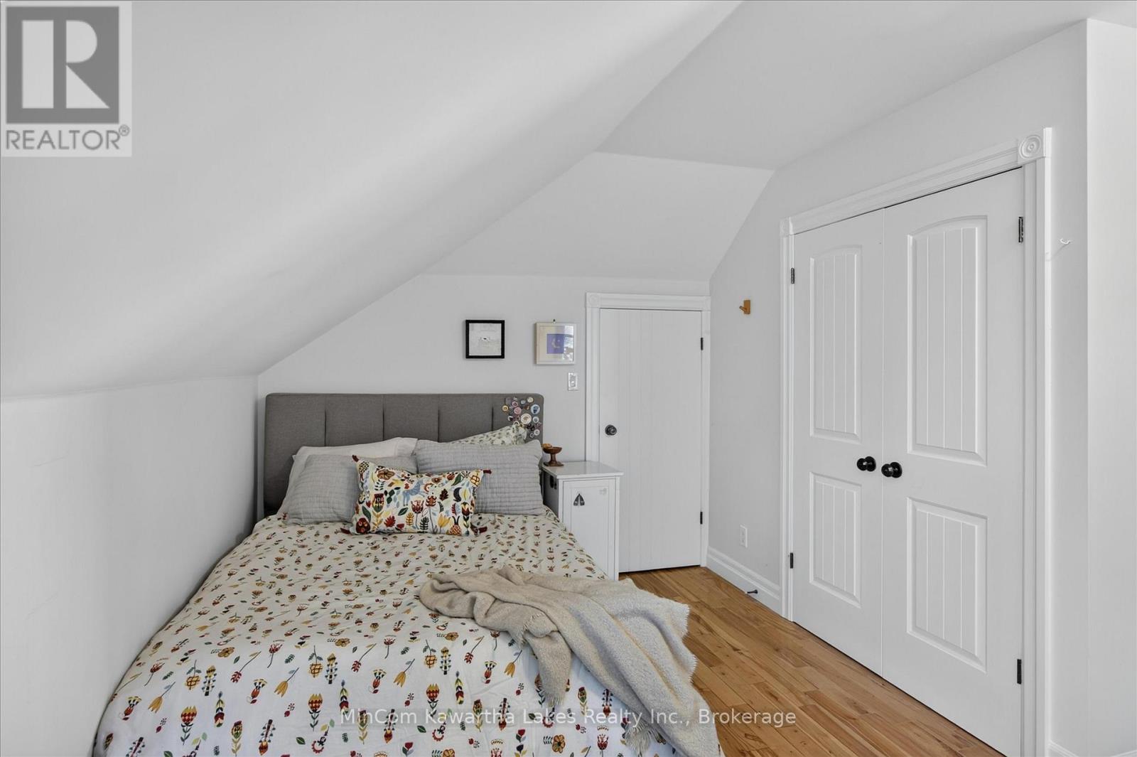 #4 760 GEORGE STREET N - 33