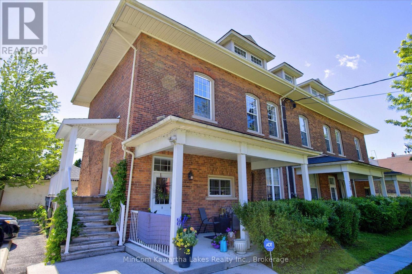 #4 760 GEORGE STREET N - 2