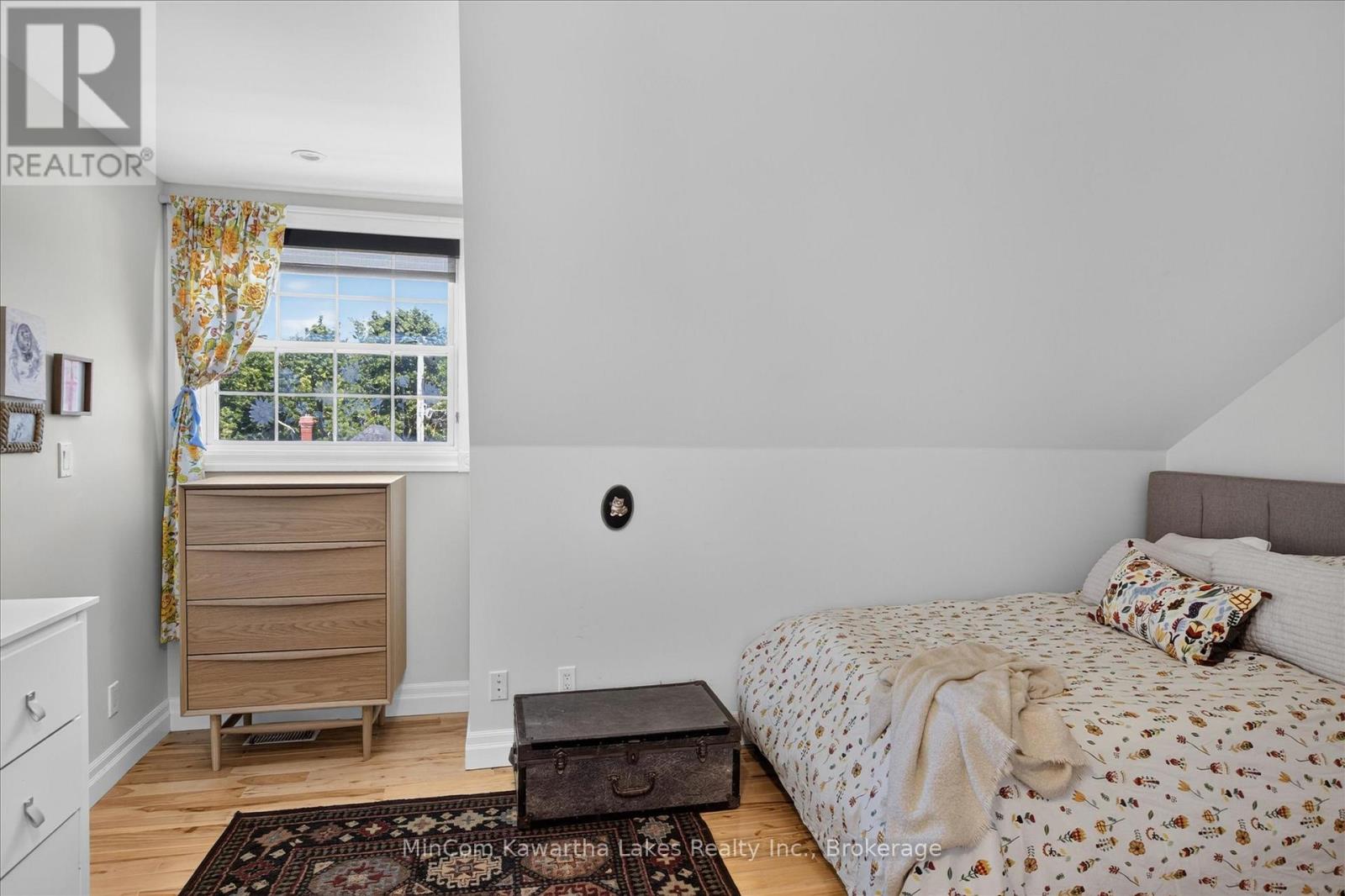 #4 760 GEORGE STREET N - 34