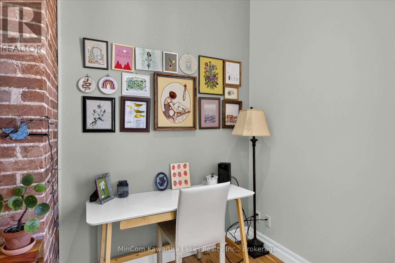 #4 760 GEORGE STREET N - 31