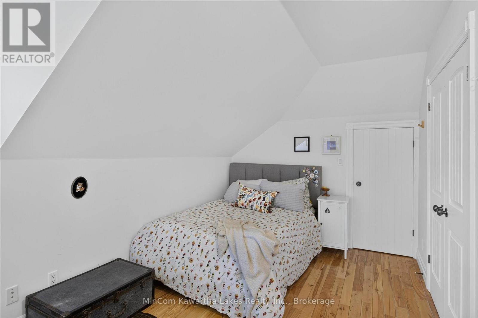 #4 760 GEORGE STREET N - 35