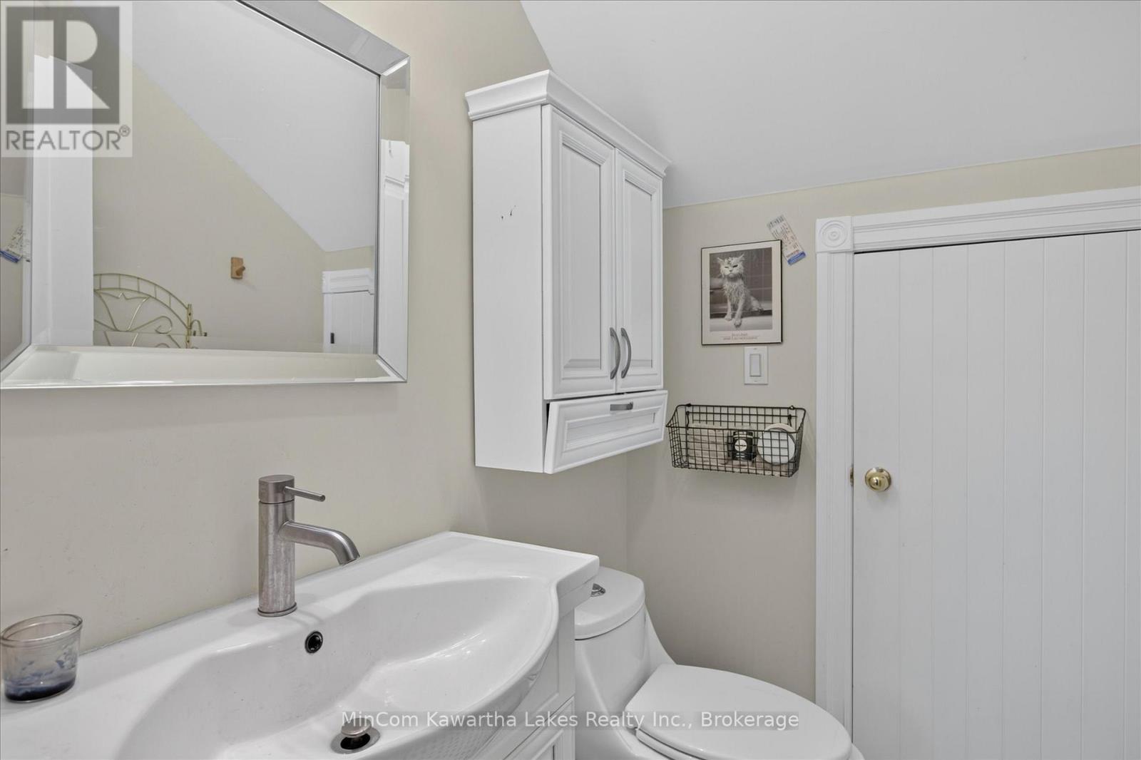 #4 760 GEORGE STREET N - 38