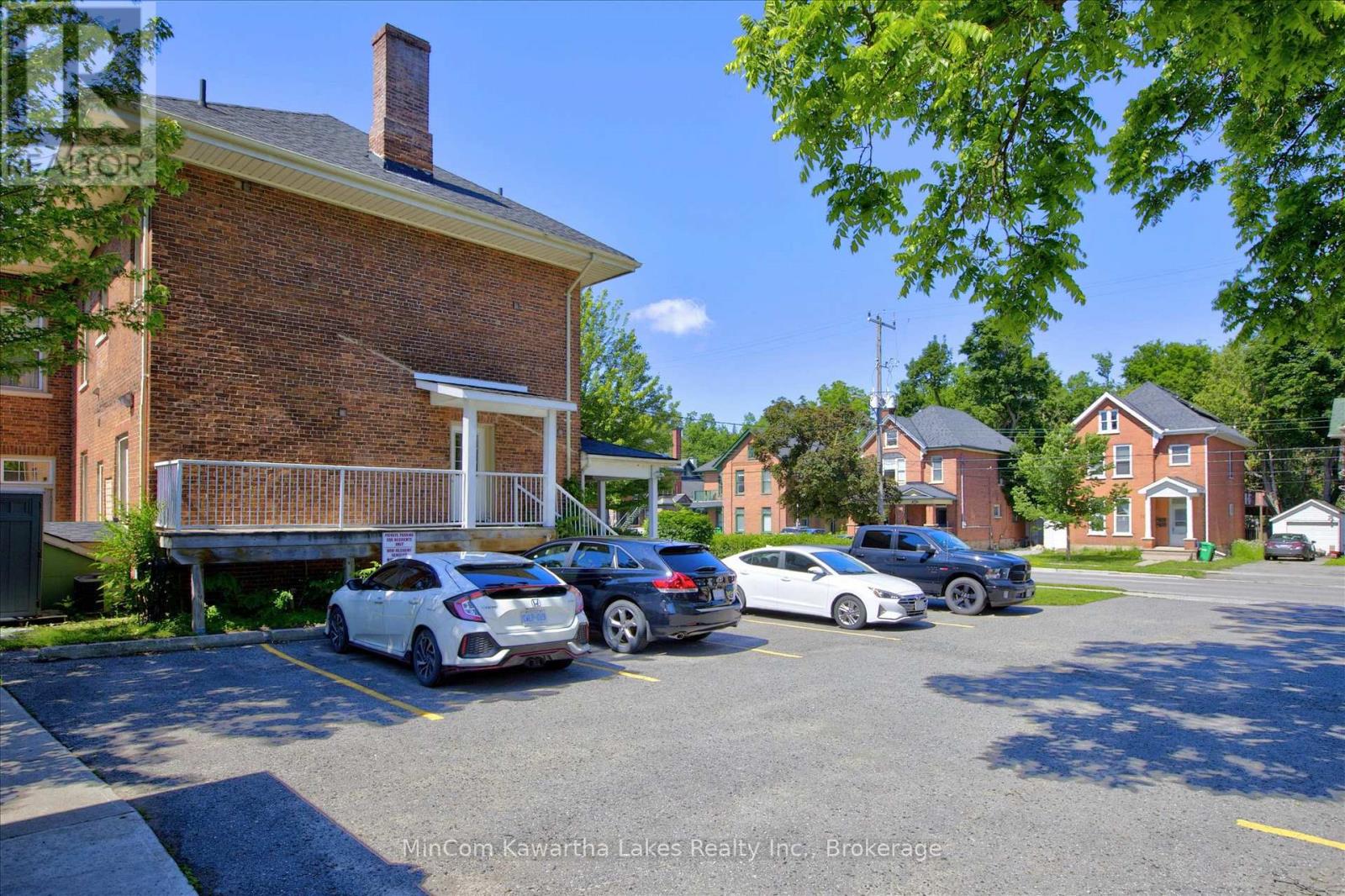 #4 760 GEORGE STREET N - 39