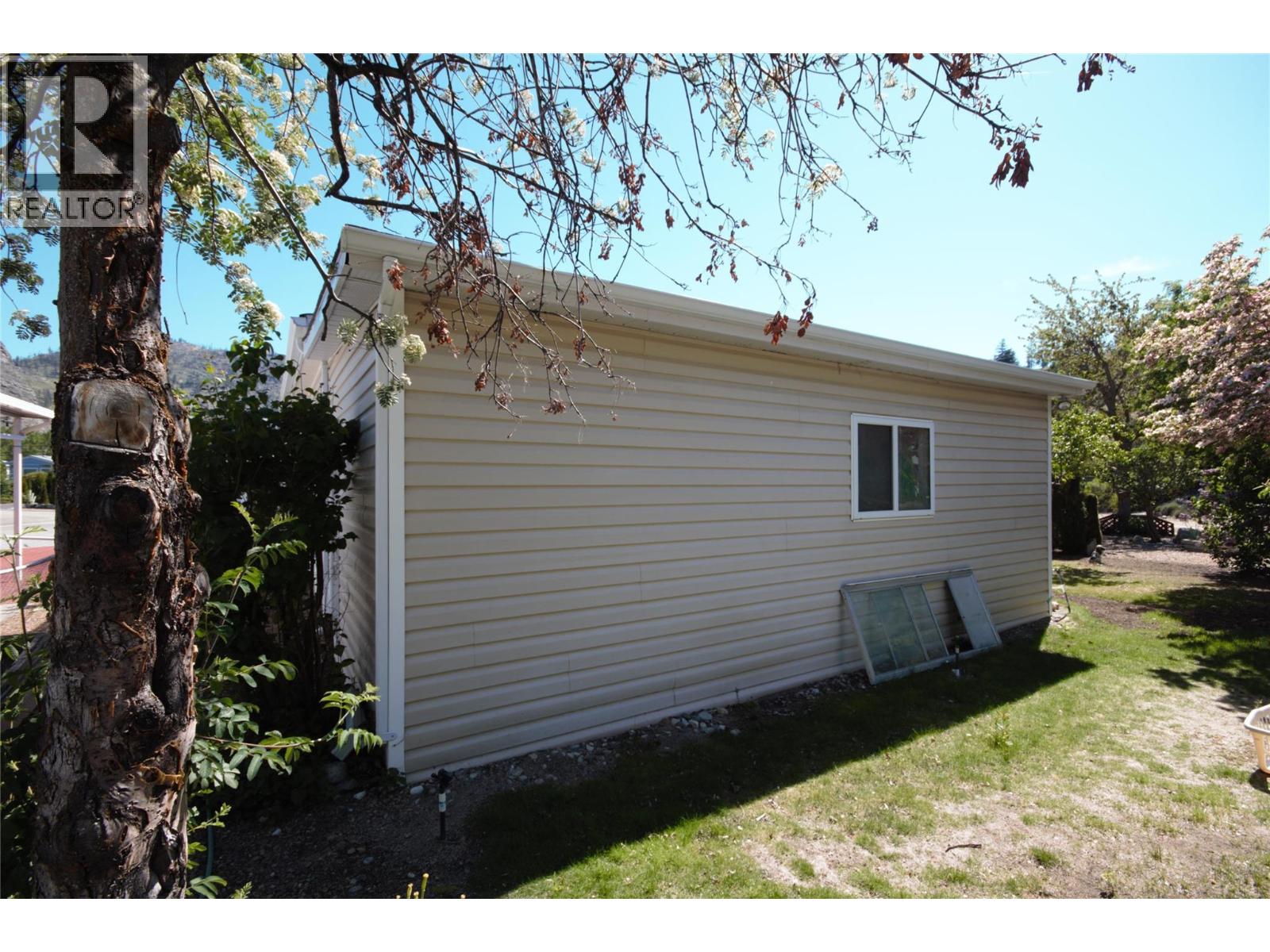 #15 8598 Highway 97 - 40