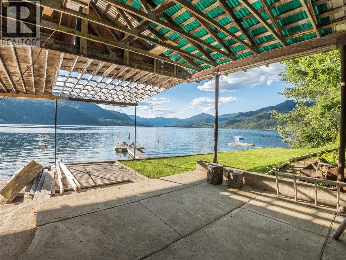 2071 Massie Road, Christina Lake