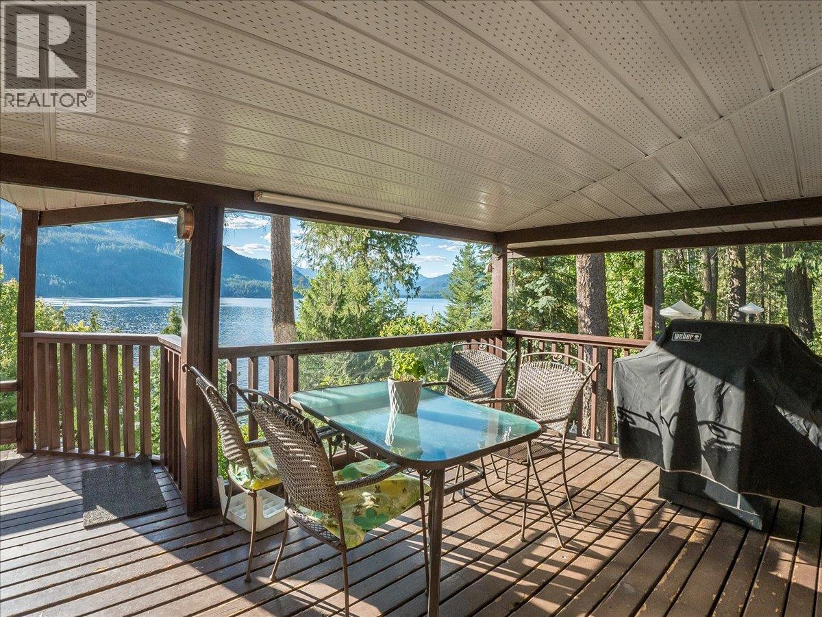 2071 Massie Road, Christina Lake