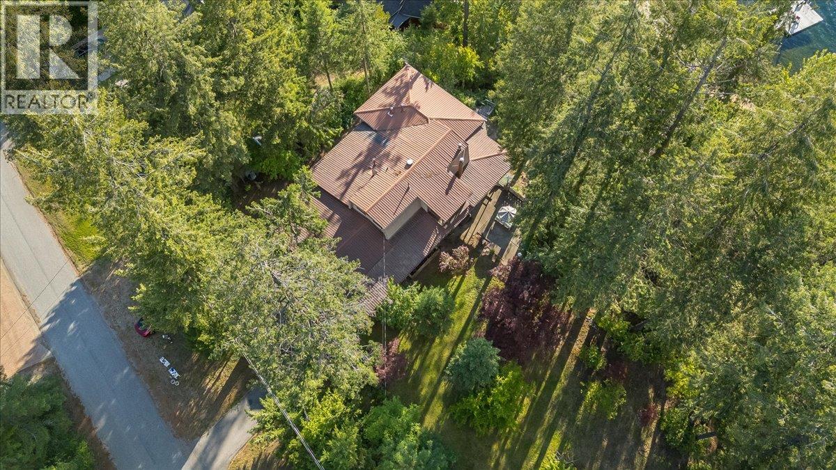 2071 Massie Road, Christina Lake