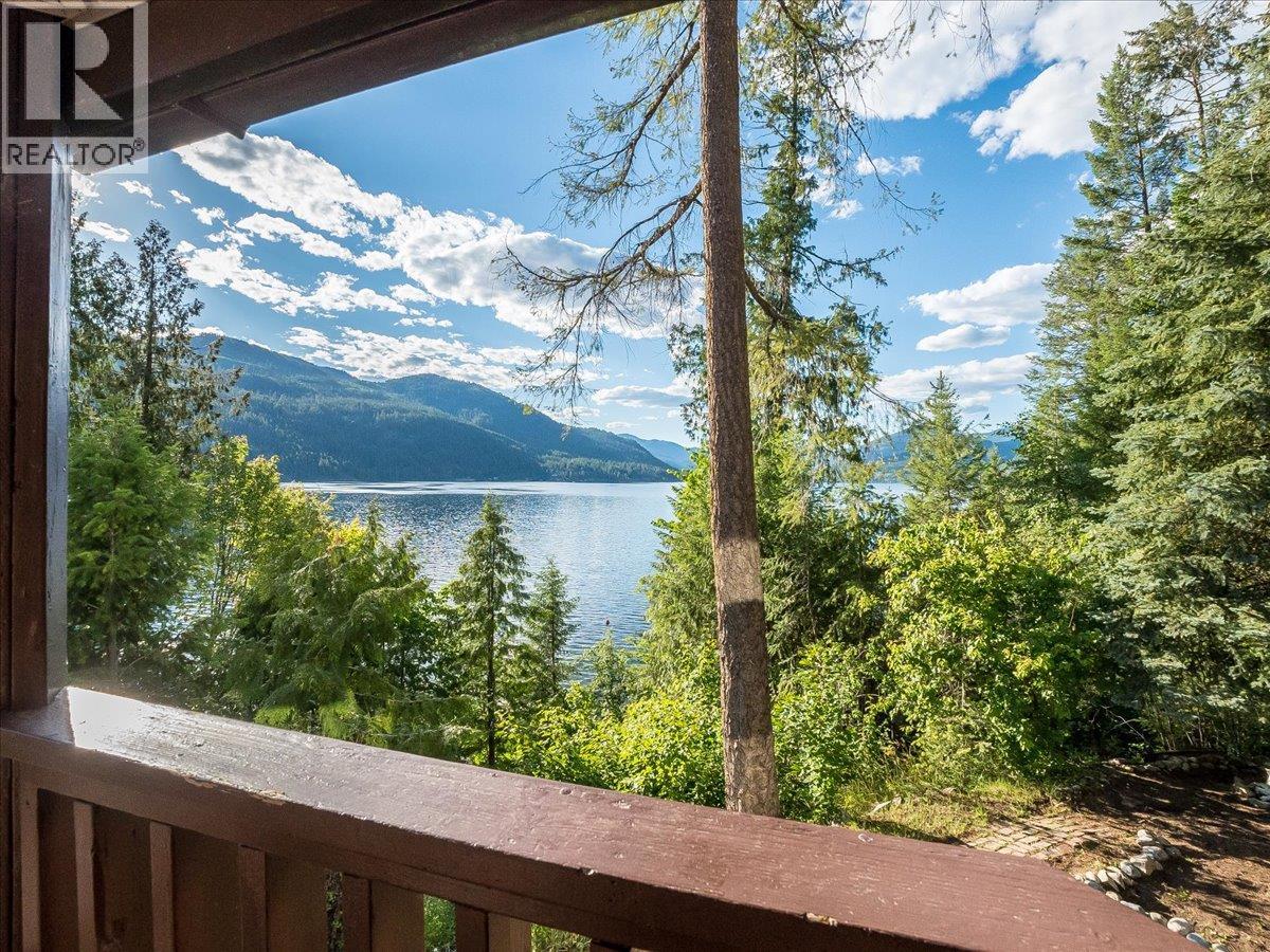 2071 Massie Road, Christina Lake