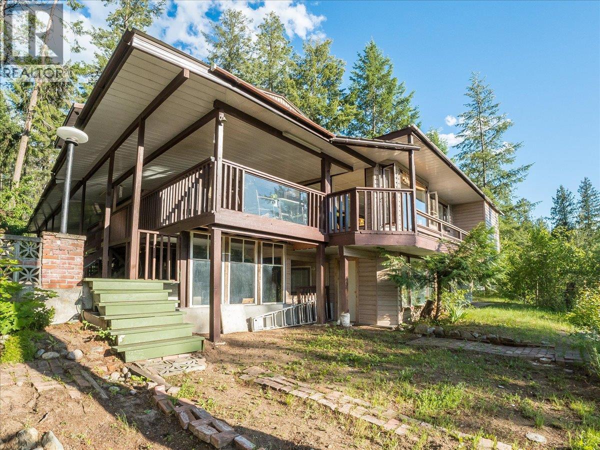 2071 Massie Road, Christina Lake