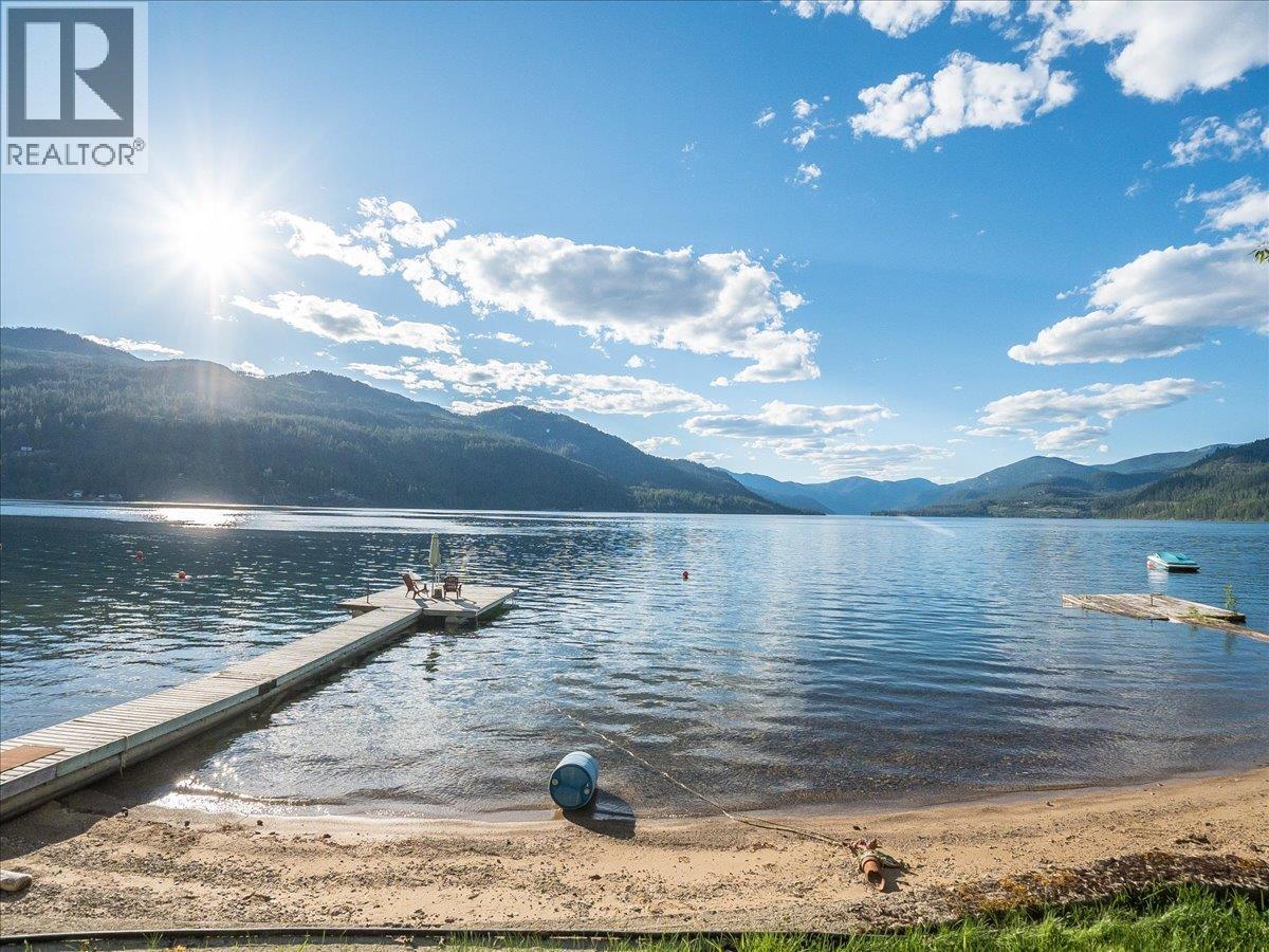 2071 Massie Road, Christina Lake