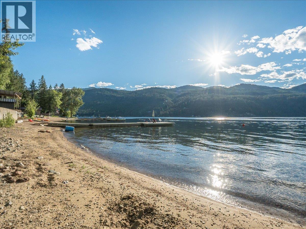 2071 Massie Road, Christina Lake