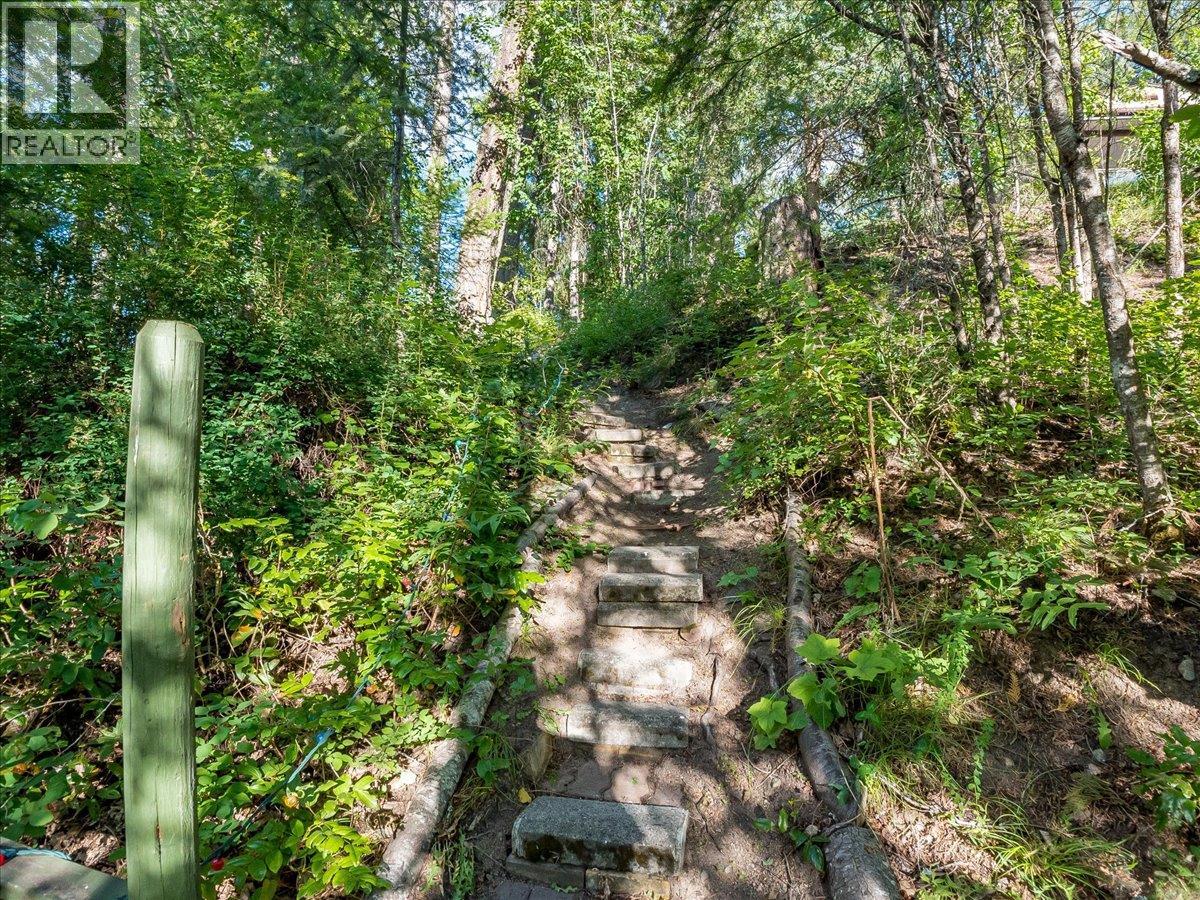 2071 Massie Road, Christina Lake