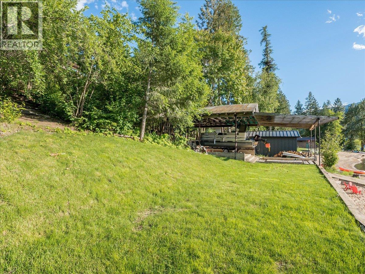 2071 Massie Road, Christina Lake