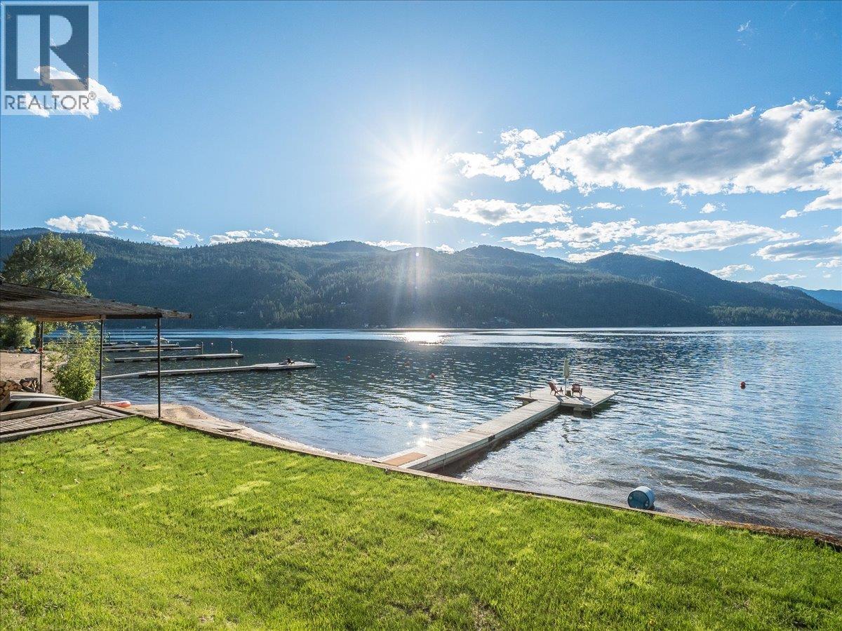 2071 Massie Road, Christina Lake