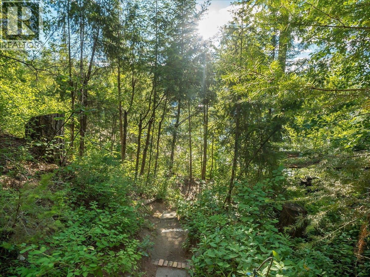 2071 Massie Road, Christina Lake