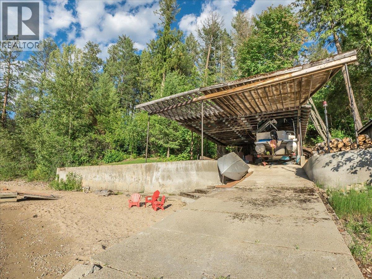 2071 Massie Road, Christina Lake