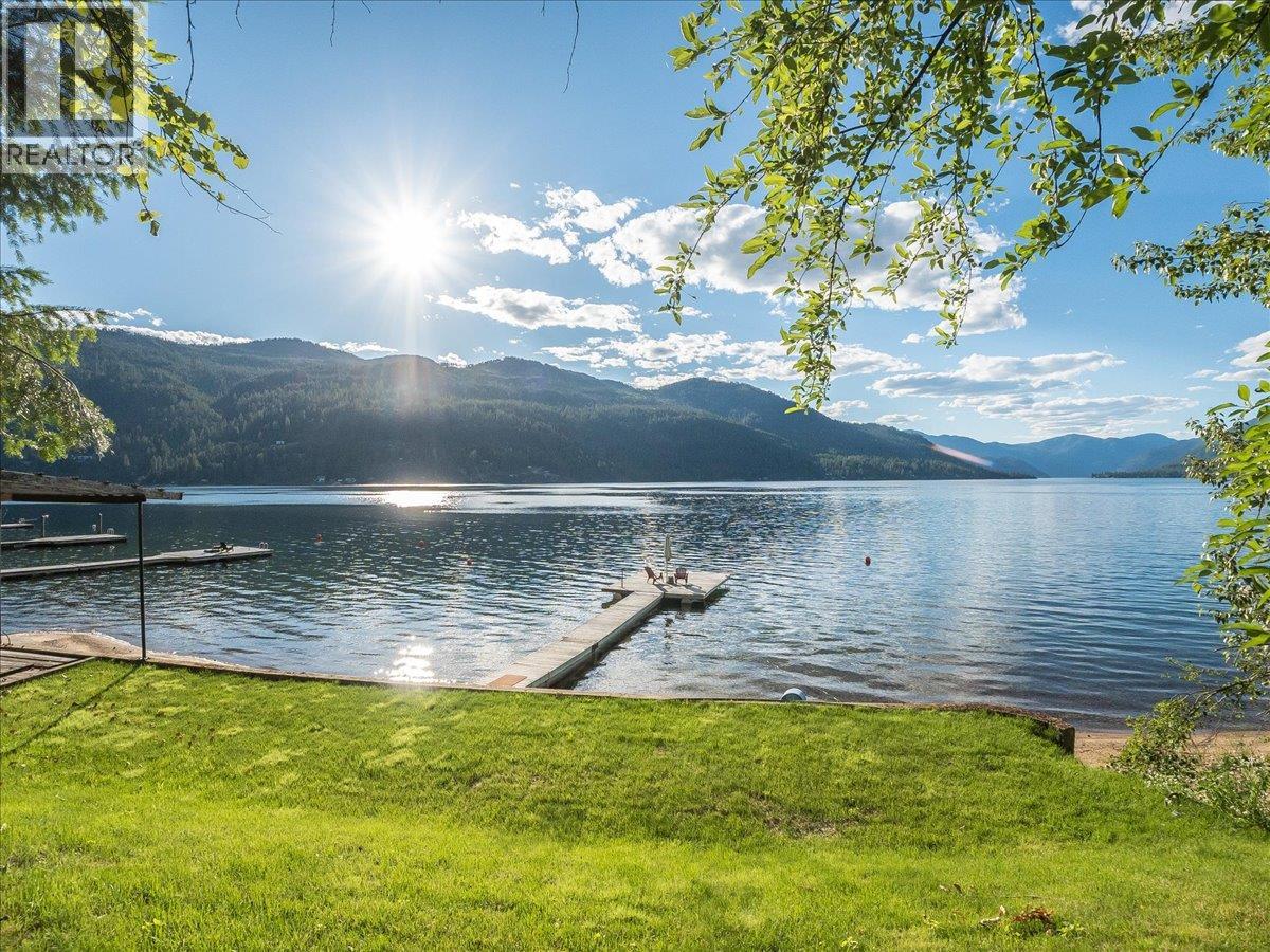 2071 Massie Road, Christina Lake