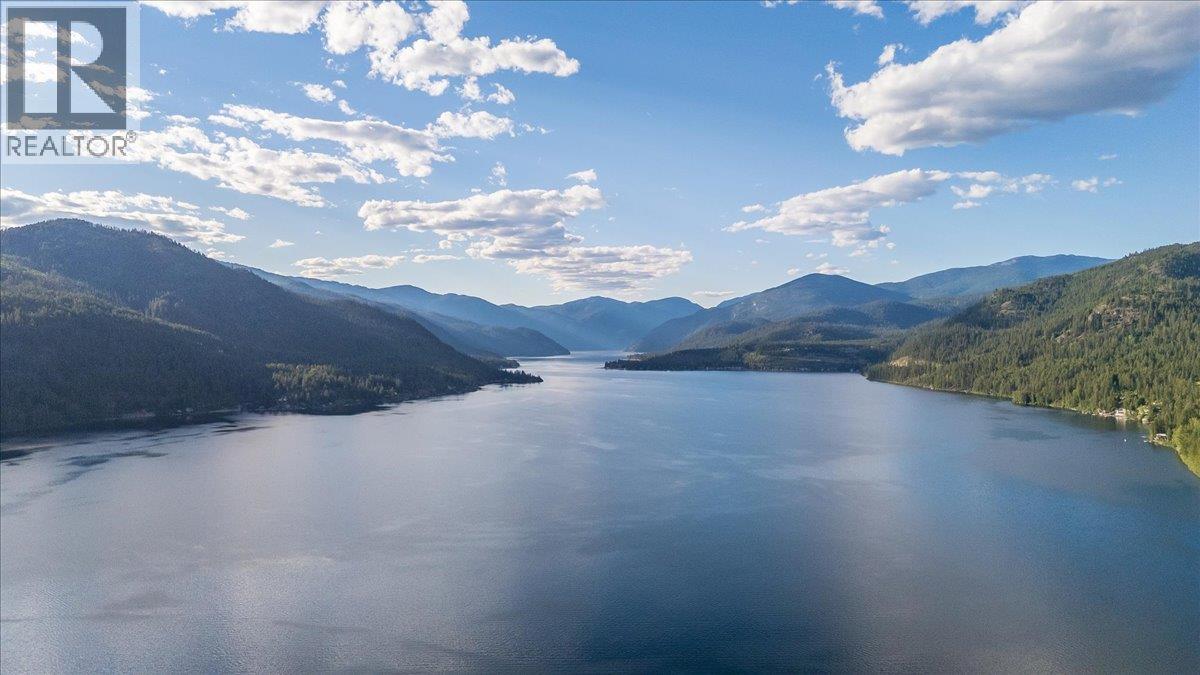 2071 Massie Road, Christina Lake