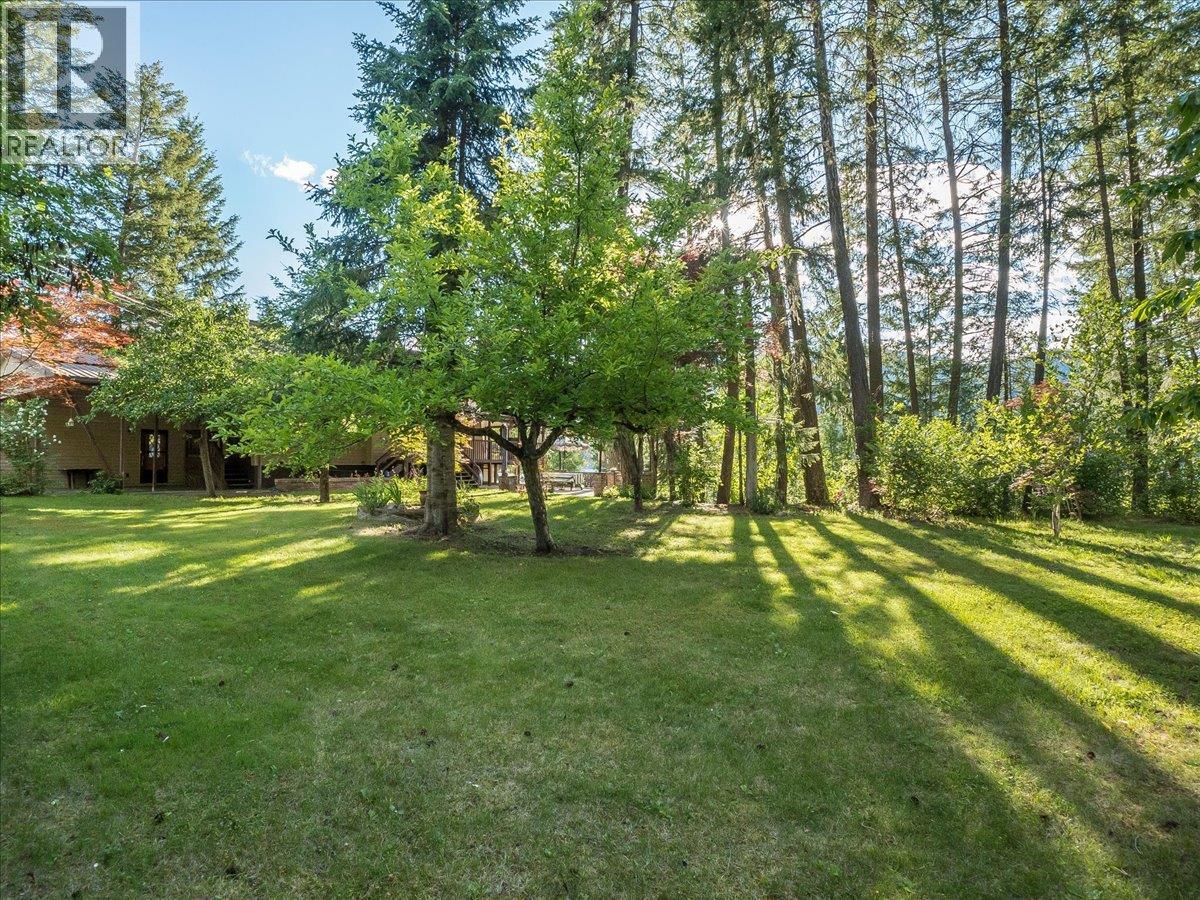 2071 Massie Road, Christina Lake