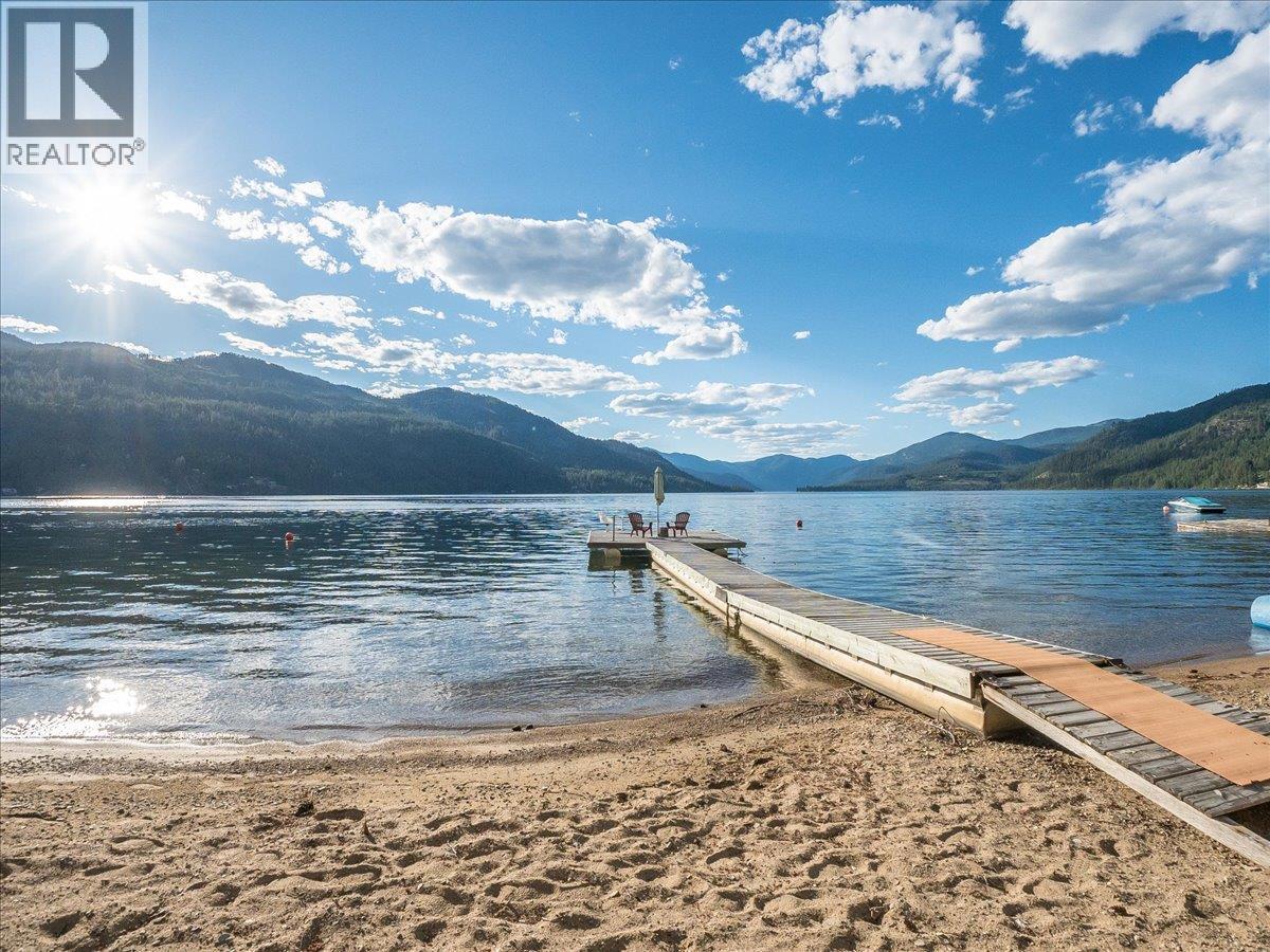2071 Massie Road, Christina Lake