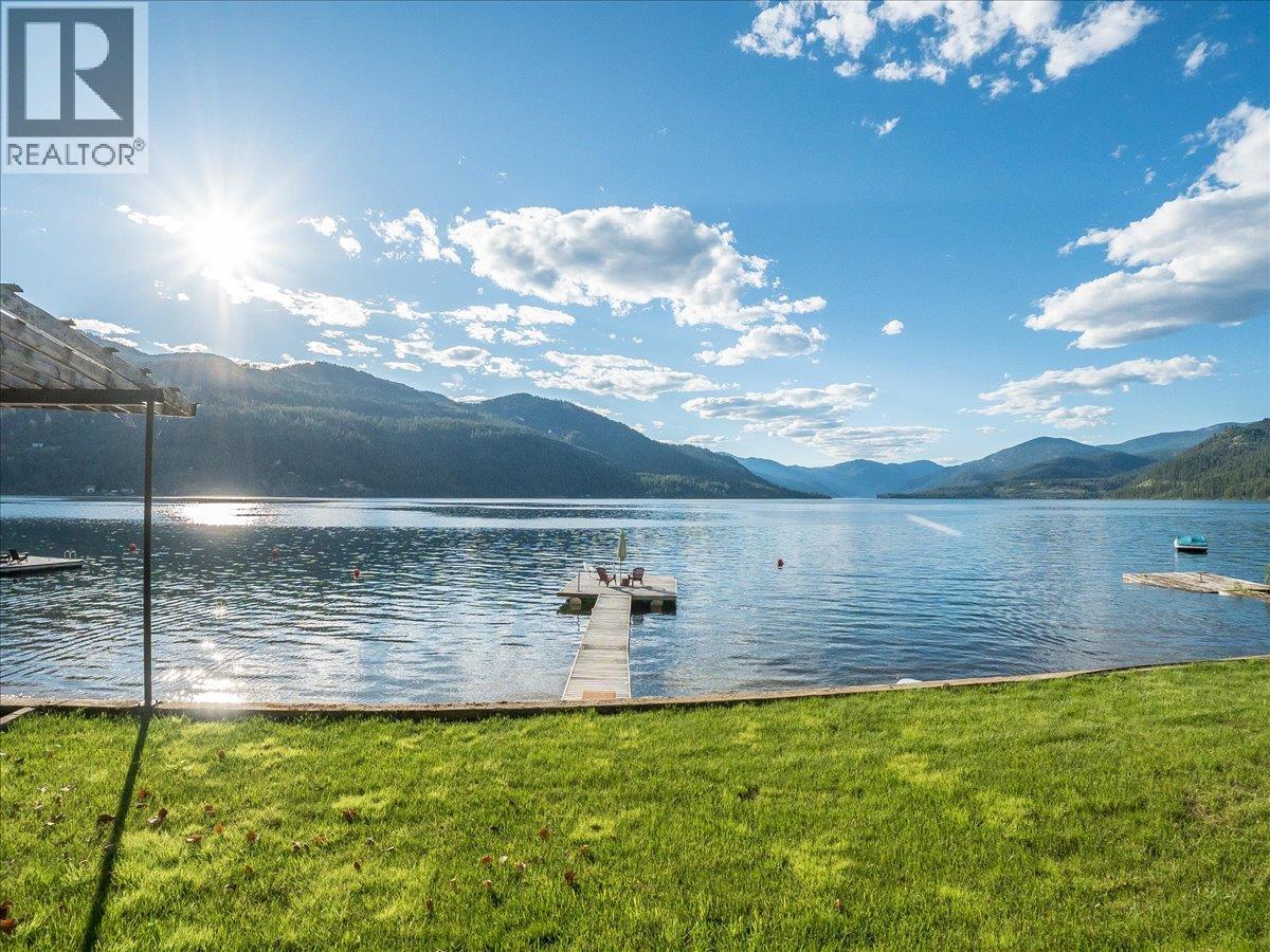 2071 Massie Road, Christina Lake